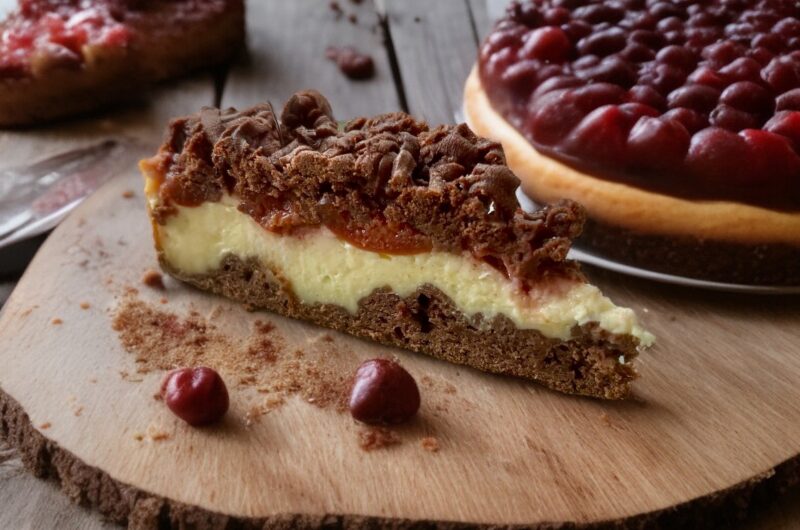 ciasto z budyniem i śliwkami