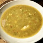 zupa rybna dla dzieci na talerzu