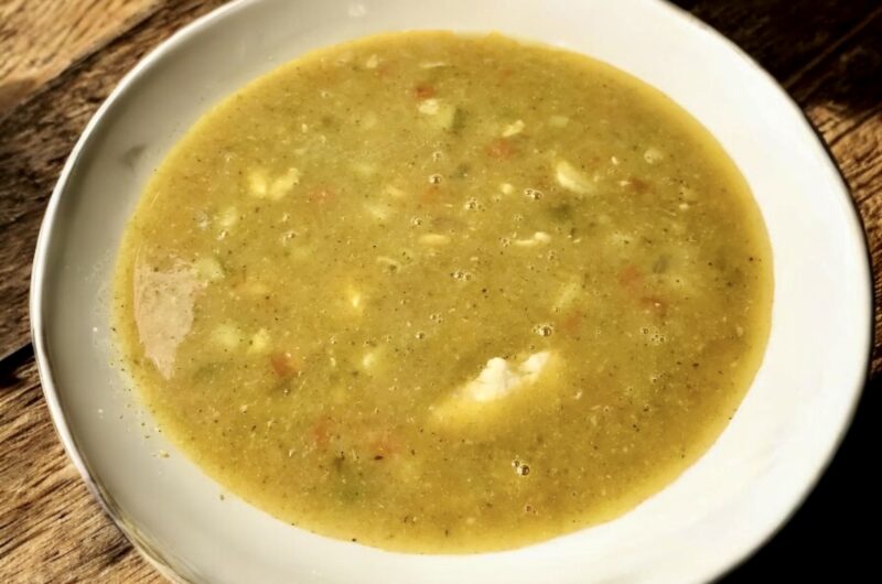 zupa rybna dla dzieci na talerzu