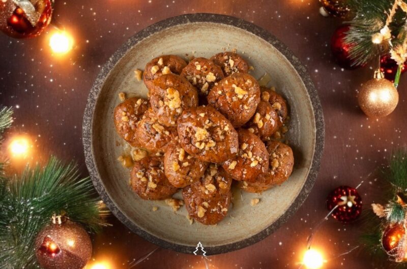 melomakarona czyli greckie ciastka na Boże Narodzenie o smaku pomarańczy, cynamonu i goździków