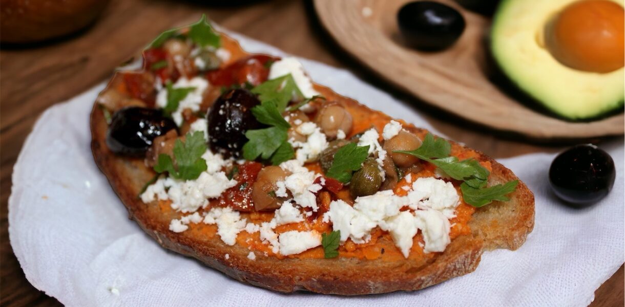 Hummus z ciecierzycy i harissy