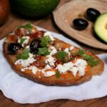 Hummus z ciecierzycy i harissy