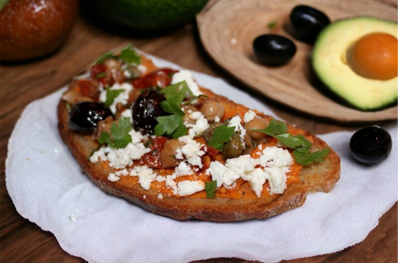 Hummus z ciecierzycy i harissy