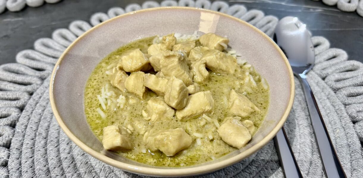 szybkie curry z kurczakiem w misce na ryżu