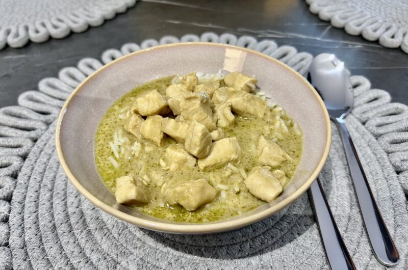 szybkie curry z kurczakiem w misce na ryżu