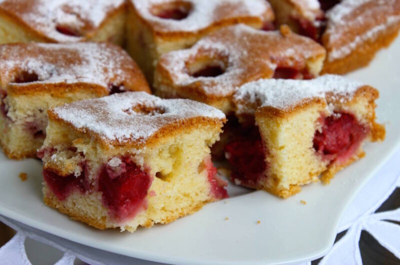 ciasto ucierane z truskawkami