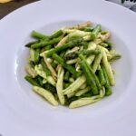 Makaron ze szparagami i pesto czosnkowym
