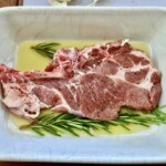 plaster mięsa czyli karkówka która będzie przygotowana z grilla