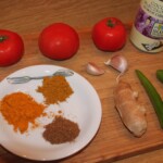 curry z dorsza na talerzu z ryżem