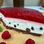sernik kokosowy z borówkami i musem malinowym