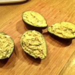 awokado faszerowane krewetkami i jajkiem gotowanym