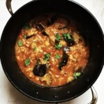 Bakłażan duszony z pomidorami przepis z Krety