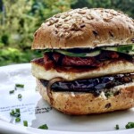 Burger wegetariański z serem halloumi