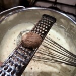 przygotowanie sosu beszamelowego w garnku