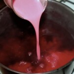 Barszcz czerwony zabielany kwaśną śmietaną