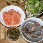 Burger z łososia z krewetkami w tajskim stylu