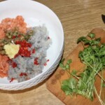 Burger z łososia z krewetkami w tajskim stylu