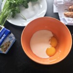 przyrządzanie masy jajeczno serowej do carbonary