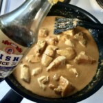 curry z okrą kalafiorem i kurczakiem