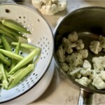 curry z okrą kalafiorem i kurczakiem