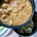 curry z okrą kalafiorem i kurczakiem