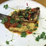 Dorada duszona po marokańsku z morelami