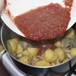 w garnku gotuje się fasolówka zupa fasolowa