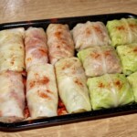 gołąbki węgierskie pieczone na kapuście kiszonej przygotowane do pieczenia