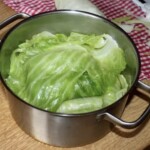 Gołąbki z białej kapusty z kiełbasą i ryżem