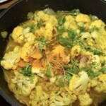 Gulasz z kalafiora z ziemniakami po indyjsku