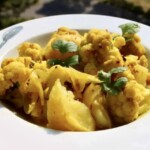 Gulasz z kalafiora z ziemniakami po indyjsku