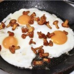 Jajecznica z kurkami