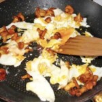 Jajecznica z kurkami