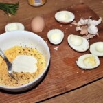 Jajka faszerowane szprotkami i kaparami