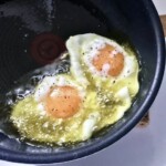 Jajka sadzone na oliwie z oliwek smażone