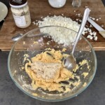 Jajka z chrzanem podczas przygotowania