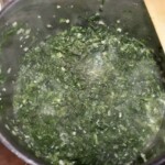 Screenshot w garnku dusi się szpinak