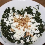 farsz ze szpinaku i sera feta w misce