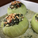 Kalarepa faszerowana szpinakiem i serem feta