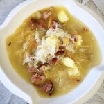 Kapuśniak na żeberkach wędzonych z ziemniakami