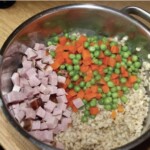 Kasza pęczak z szynką marchewką i groszkiem