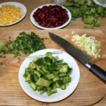 Kasza pęczak z fasolą na omlecie na ostro