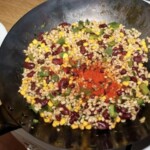 Kasza pęczak z fasolą na omlecie na ostro