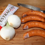 kiełbasa smażona na patelni