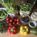 Klopsy z łososia z dzikim ryżem i groszkiem