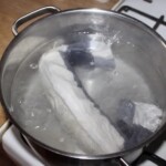 Knedel bułczany w serwecie gotowany w garnku