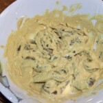 krewetki marynują się w misce