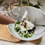 przygotowywanie sosu do krewetek z brokułami