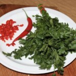 posiepaka natka pietruszki na talerzu