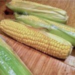 kolby kukurydzy na blacie kuchennym